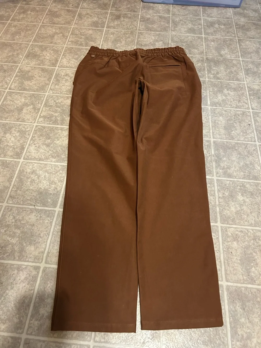 lululemon athletica Men's Cargo Drawstring Pants - Brown - Picture 2 of 3